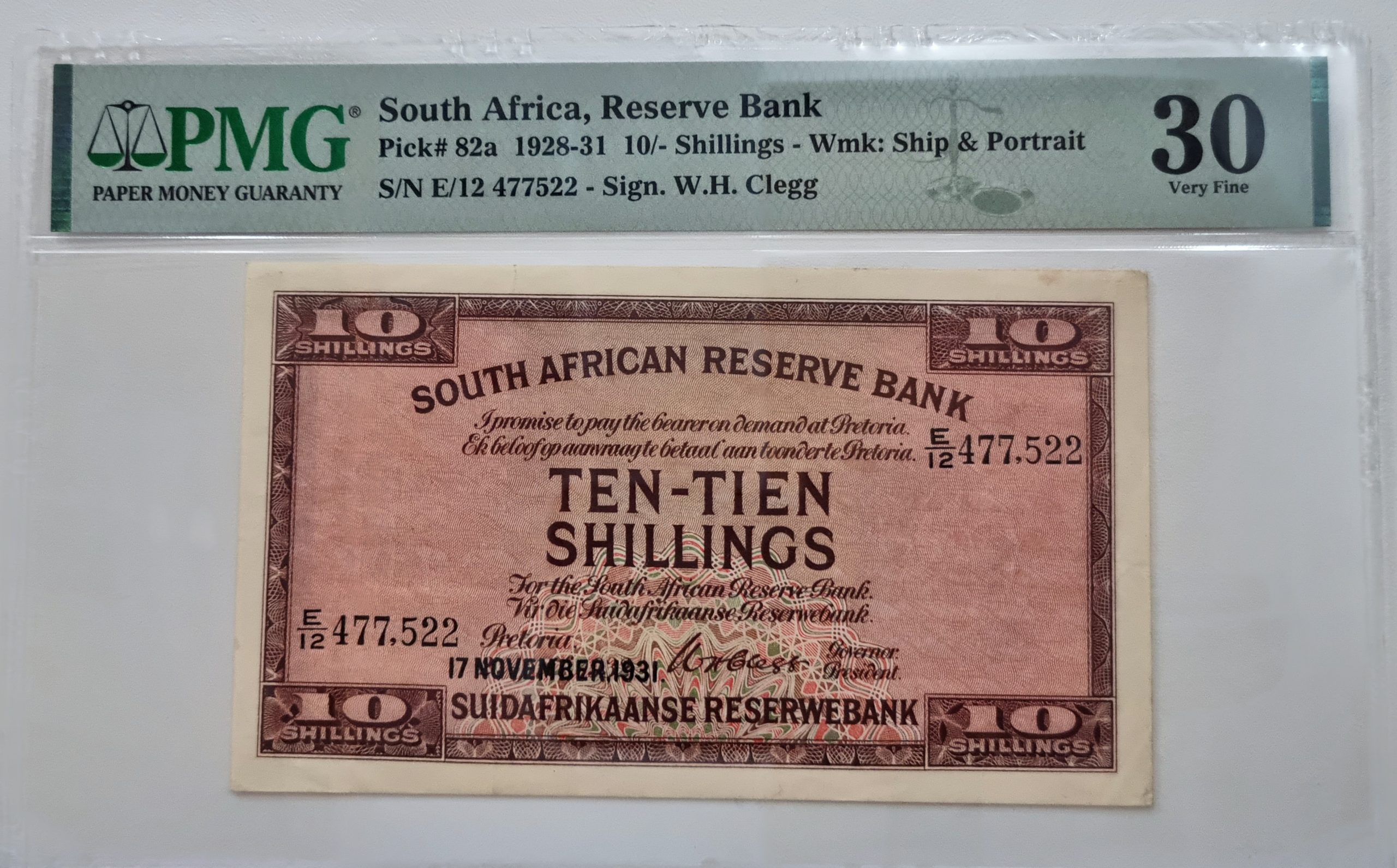South Africa, Reserve Bank Pick# 82a 1928-31 10/-Shillings - Wmk: Ship & Portrait S/N E/12 477522 - Sign. W. H. Clegg, 30 Very Fine